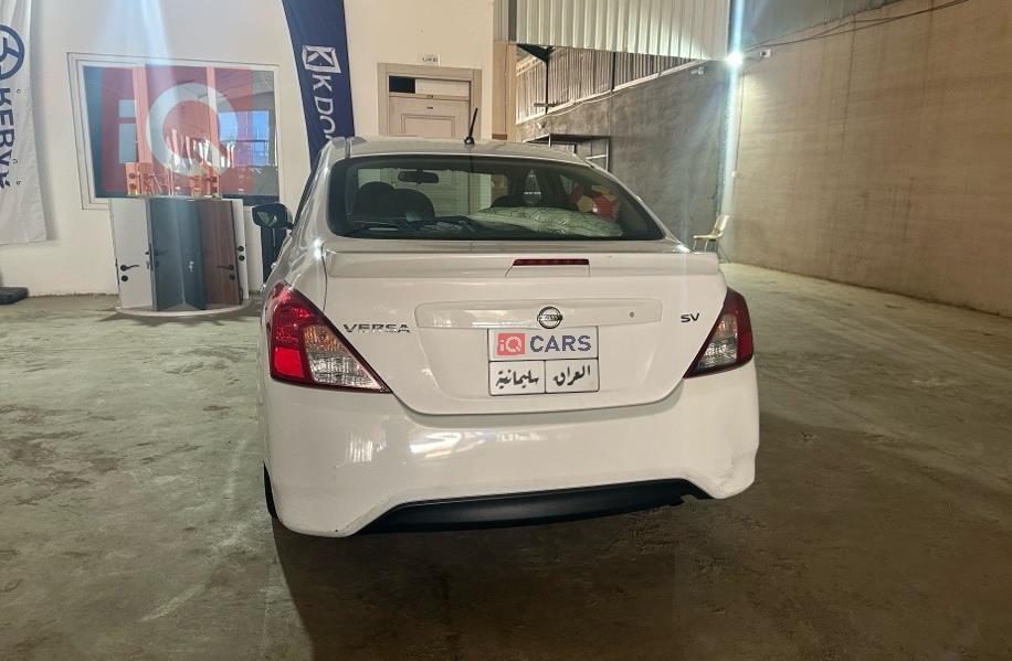 نيسان فيرسا